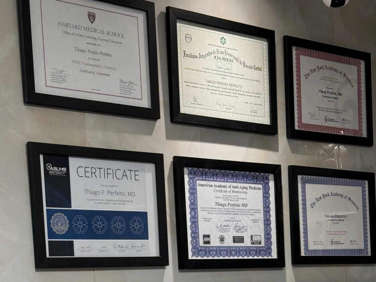 Certificados de formação internacional do Dr. Thiago Perfeito