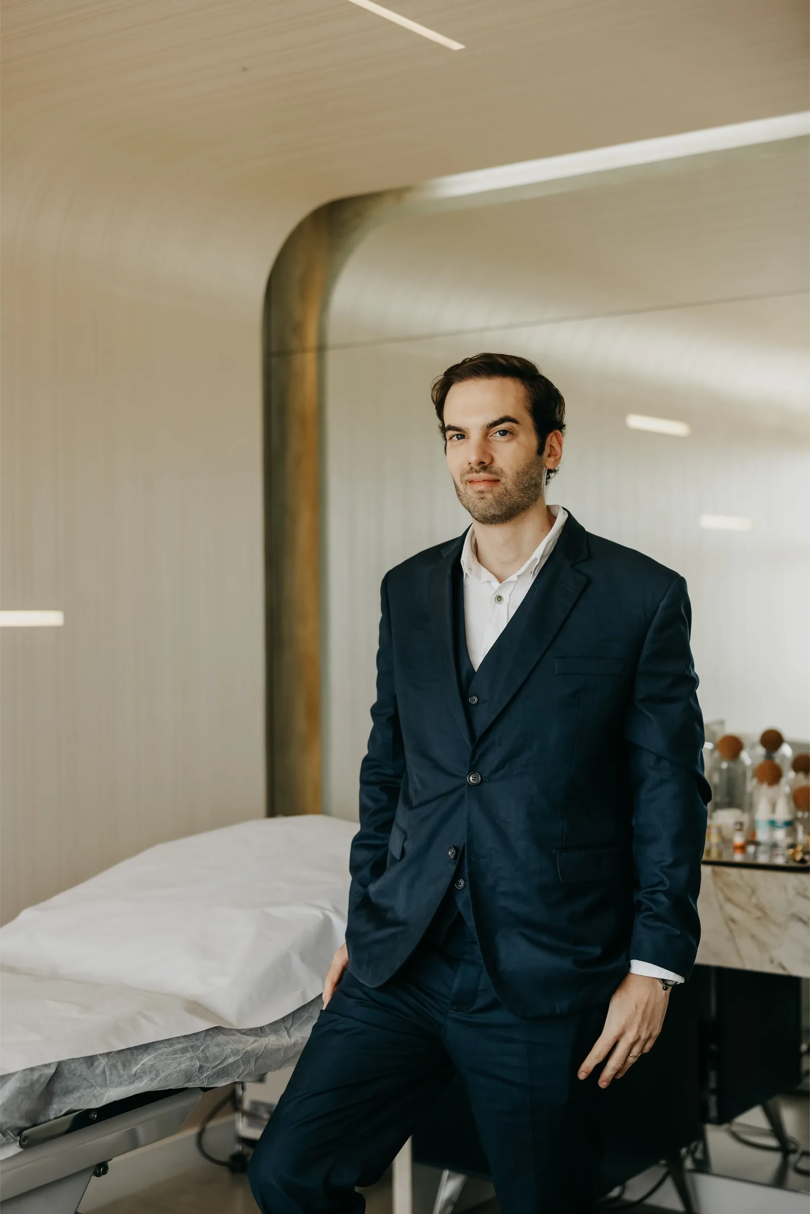 Prp Capilar em Brasília — Dr. Thiago Perfeito, retrato institucional — PRP para queda capilar